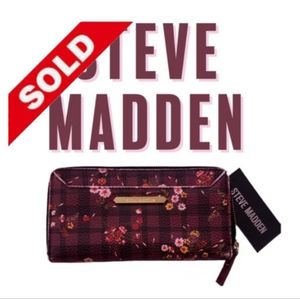 SOLD*****New Steve Madden Zipper Wallet